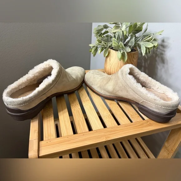 UGG Cream Suede Mule Women’s Size 7 - Picture 3 of 7